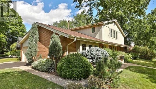 236 Ash Tree Way in Oakville, ON - Building Photo - Building Photo