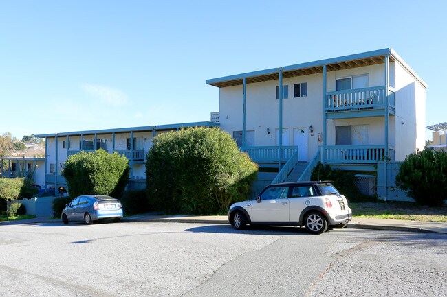 2121 Valerga Dr in Belmont, CA - Foto de edificio - Building Photo