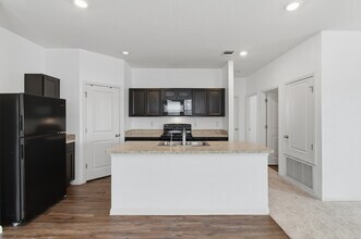 211 Shiro Dr in Niederwald, TX - Building Photo - Building Photo