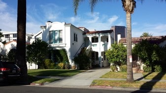 222 S Hamilton Dr, Unit B in Beverly Hills, CA - Building Photo