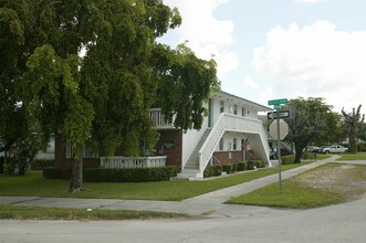 Devonshire Apartments in Miami Springs, FL - Building Photo - Building Photo