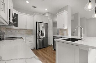 642 Stanton Dr in Weston, FL - Building Photo - Building Photo