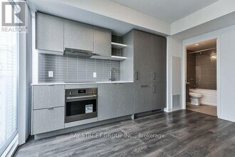 88 Harbour St in Toronto, ON - Building Photo - Building Photo