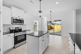 293 W Tyler Rd in Farmington, AR - Foto de edificio - Building Photo