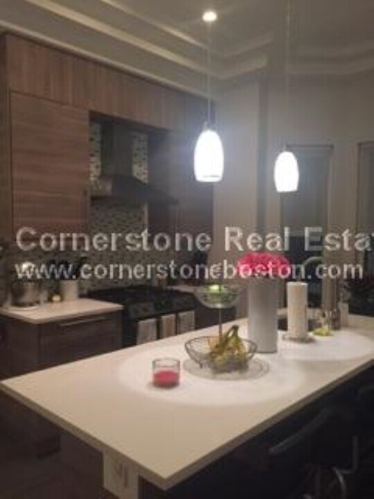 24 Washburn St, Unit 1 in Boston, MA - Building Photo