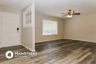 1325 N Circle Dr in DeLand, FL - Foto de edificio - Building Photo