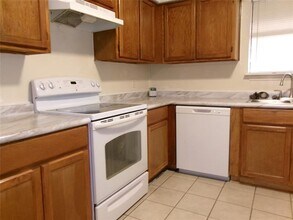 510 Victoria Dr in Grand Prairie, TX - Building Photo - Building Photo