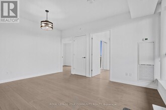 7895 Jane St in Vaughan, ON - Building Photo - Building Photo