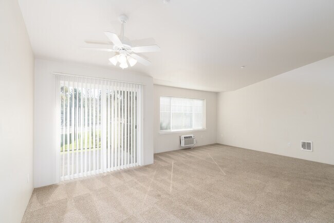 Selkirk Lodge Apartments in Spokane, WA - Building Photo - Interior Photo