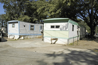 Colony South Mobile Home Park in Atlanta, GA - Foto de edificio - Building Photo