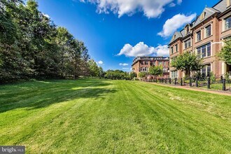 10821 Symphony Park Dr in North Bethesda, MD - Foto de edificio - Building Photo