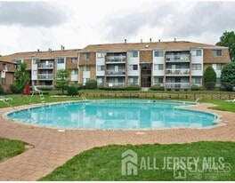 802 Edison Glen Terrace in Edison, NJ - Building Photo