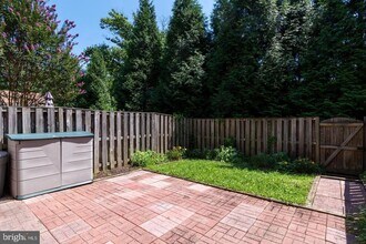 13205 Black Walnut Ct in Silver Spring, MD - Foto de edificio - Building Photo