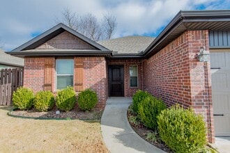 2403 S 11th Pl in Rogers, AR - Building Photo - Building Photo