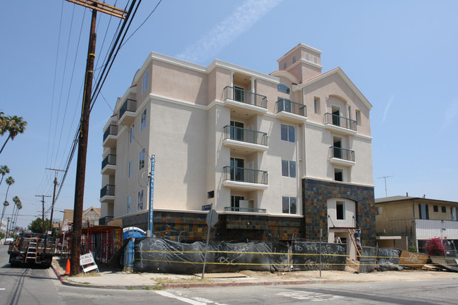 3140 San Marino St in Los Angeles, CA - Building Photo - Building Photo