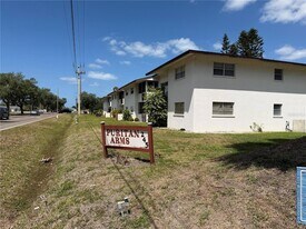 245 Center Rd, Unit 103 in Venice, FL - Building Photo