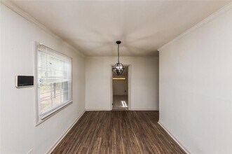 210 Oak Dr SE in Atlanta, GA - Building Photo - Building Photo