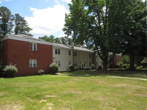 Poplar West Apartments in Durham, NC - Building Photo - Building Photo