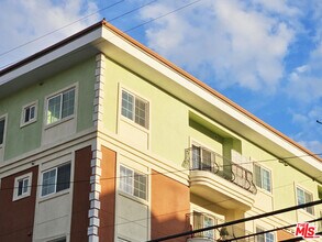 944 S Serrano Ave in Los Angeles, CA - Building Photo - Building Photo