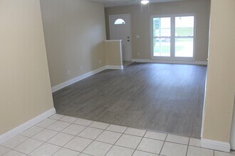 205 Regal Park Dr in Valrico, FL - Building Photo - Building Photo