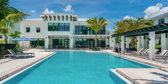 Pines Garden at City Center in Pembroke Pines, FL - Building Photo - Building Photo