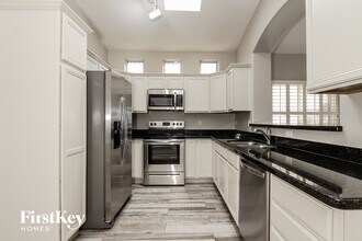 11029 W Almeria Rd in Avondale, AZ - Foto de edificio - Building Photo