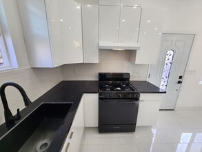 10343 Penrose St in Sun Valley, CA - Building Photo - Building Photo