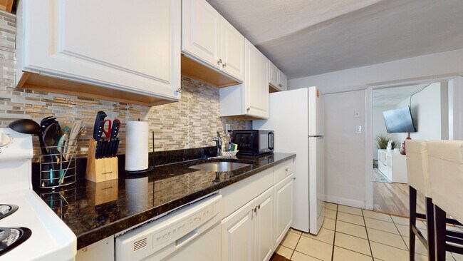 79 Chestnut St, Unit 1B in Brookline, MA - Building Photo - Building Photo