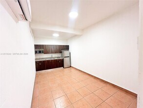 7532 NW 176th St in Hialeah, FL - Building Photo - Building Photo