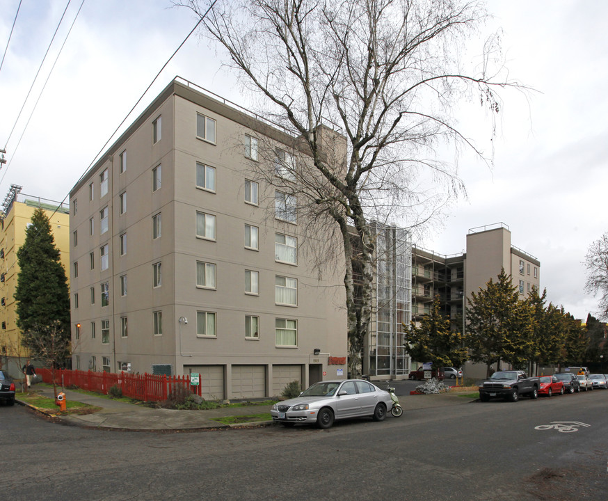 Medallion Apartments in Portland, OR - Building Photo