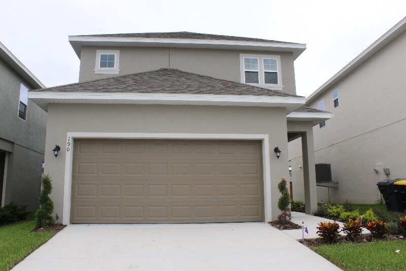 190 Aberdeen St in Davenport, FL - Foto de edificio