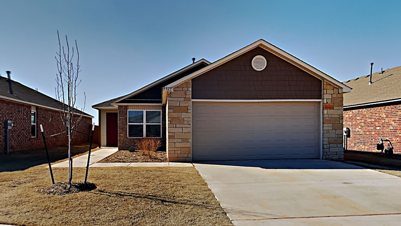 9929 Rattlesnake Ln in Yukon, OK - Building Photo