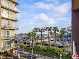 388 E Ocean Blvd in Long Beach, CA - Building Photo
