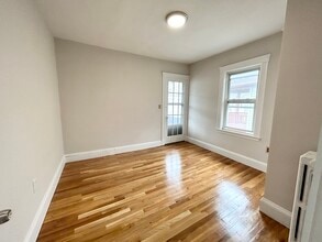 120 Hillside St, Unit 2 in Boston, MA - Building Photo - Building Photo