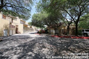 8642 Fredericksburg Rd in San Antonio, TX - Building Photo - Building Photo