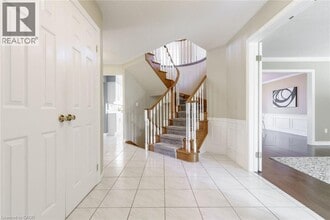 19 Honeysuckle Crescent in Hamilton, ON - Building Photo - Building Photo