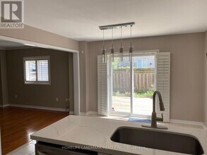 179 Flagstone Way in Newmarket, ON - Building Photo - Building Photo
