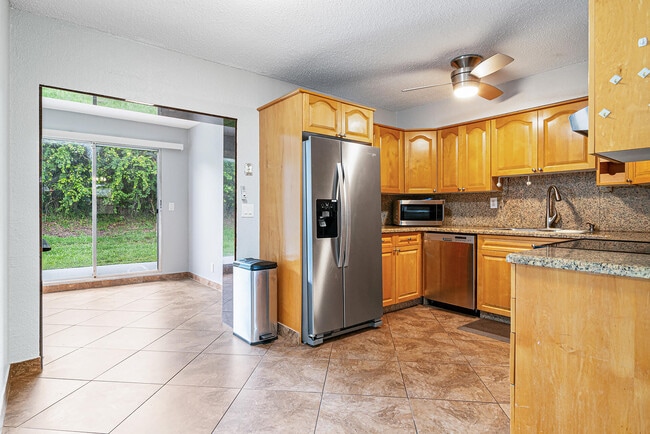 2722 Peer Ln in Delray Beach, FL - Foto de edificio - Building Photo