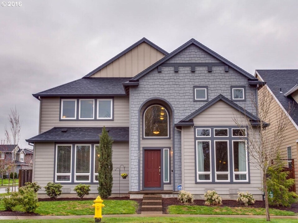 6001 SE Davis Rd in Hillsboro, OR - Building Photo