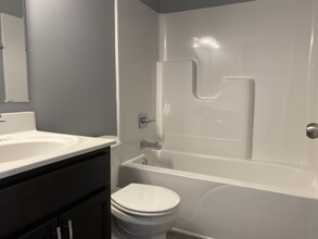 6557 Valley Brook Trce in Utica, KY - Foto de edificio - Building Photo