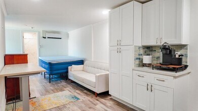 137 Carnation Ave, Unit B in Imperial Beach, CA - Building Photo - Building Photo