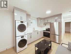 7489 17th Ave in Burnaby, BC - Building Photo - Building Photo