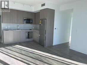 36 Forest Manor Rd in Toronto, ON - Building Photo - Building Photo