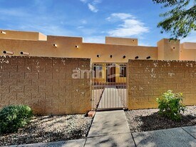 8940 W Olive Ave in Peoria, AZ - Building Photo