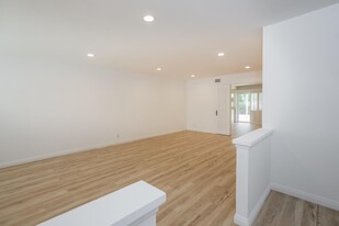 9621 Indian Wells Cir in Huntington Beach, CA - Building Photo - Building Photo