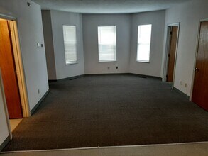 804 Broadway St, Unit 1 in Lowell, MA - Foto de edificio - Building Photo