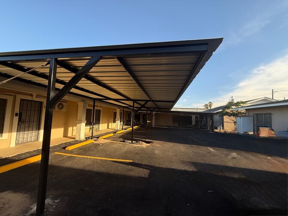 3315 San Agustin Ave in Laredo, TX - Foto de edificio