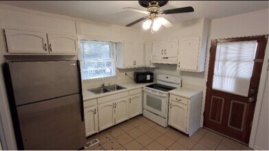 2403 Greenhill Dr NW in Huntsville, AL - Building Photo - Building Photo