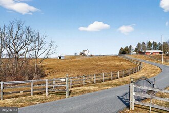 5289 PA-309 in Schnecksville, PA - Building Photo - Building Photo