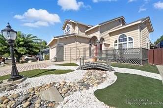14 Cider Mill Ct in Pittsburg, CA - Building Photo - Building Photo